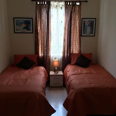 Semesterbostad Large 3 Bedroom House Swieqi