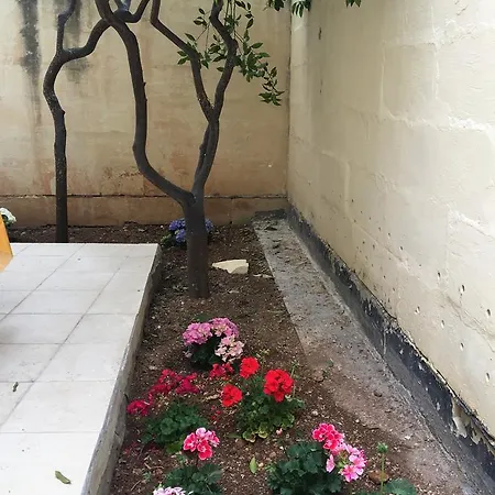 Large 3 Bedroom House Swieqi Is-Swieqi