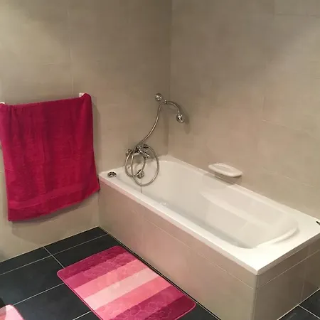 Semesterbostad Large 3 Bedroom House Swieqi